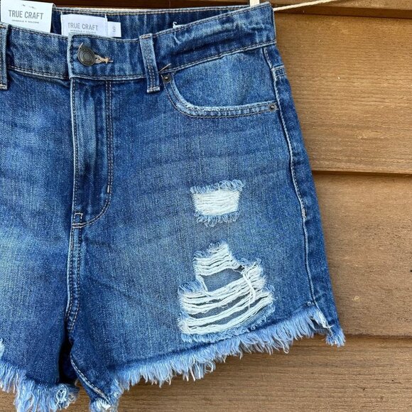 True Craft High Rise Distressed Destroyed Denim NWT Jean Shorts Size 9 - Picture 2 of 10